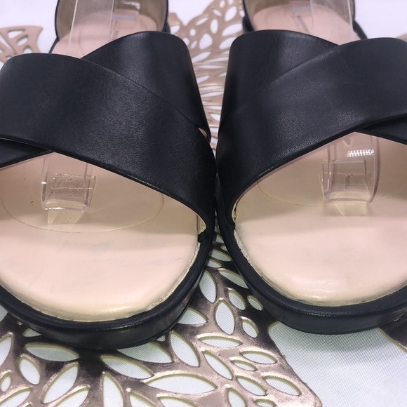 ROCKPORT Walkability Black Leather Ankle Strap Crisscross Vamp Flat Sandals S/9 - Picture 2 of 11